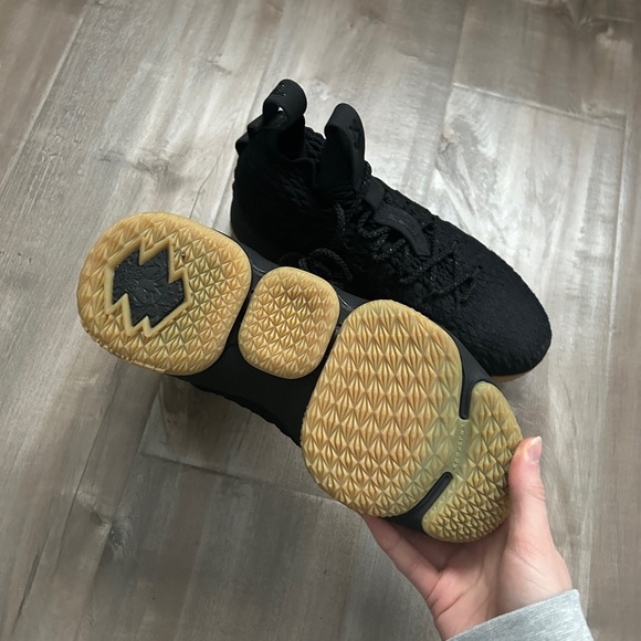 Nike LeBron Soldier 15 All Black Gum Sole Basketball Shoes - Picture 4 of 4